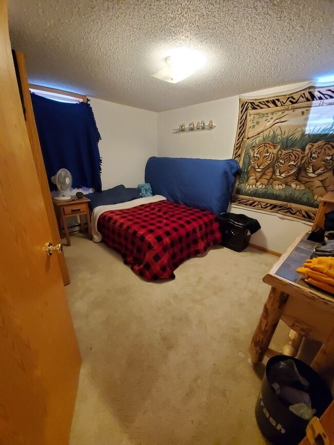 Building Photo - 1106 E Ave C