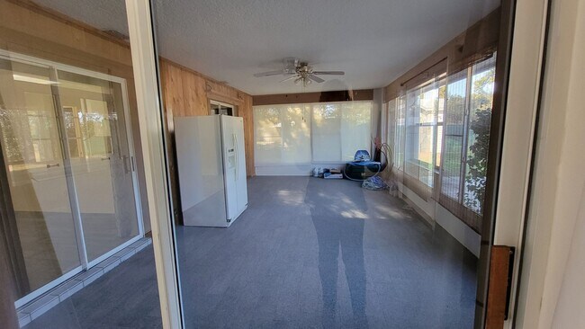 Building Photo - Homosassa 3/2/2 Pool Home