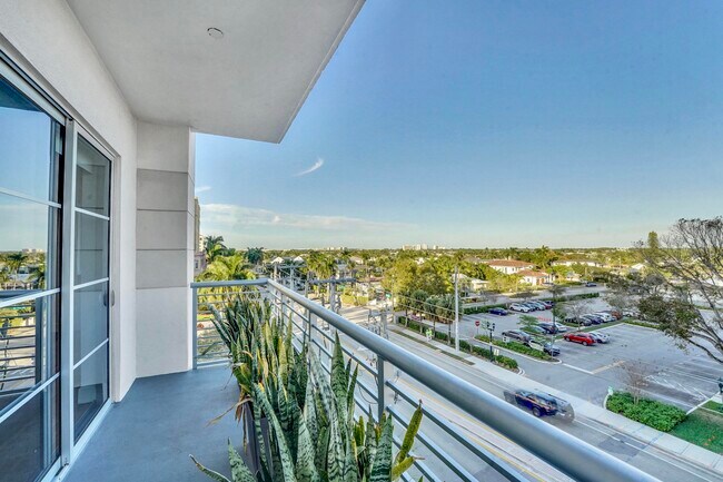 Building Photo - 155 E Boca Raton Rd
