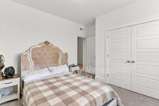 Building Photo - 163 Little Crk Dr