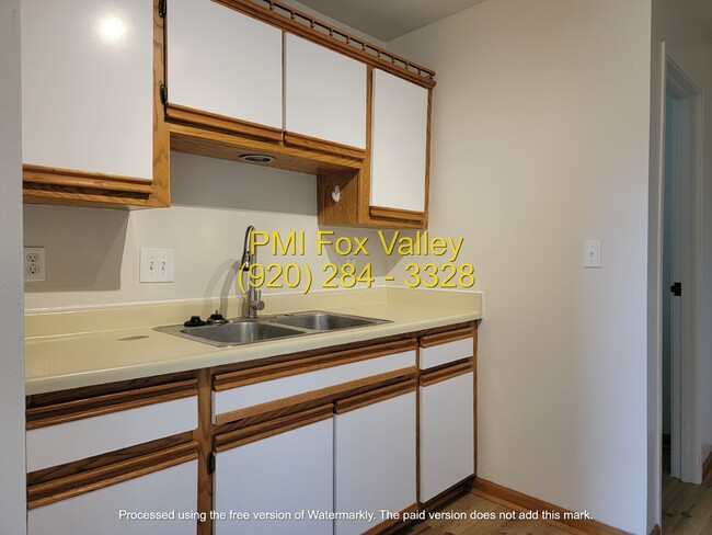 Building Photo - Newly Refurbished 2-Bed, 1.5-Bath Condo Oshkosh