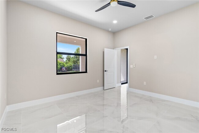 Building Photo - 2809 25th St SW