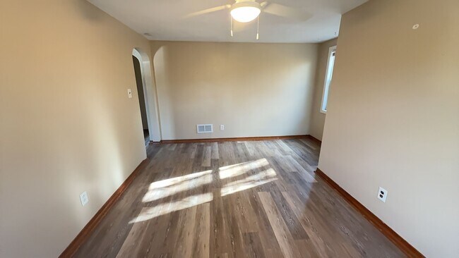 Building Photo - 904 Park Ave