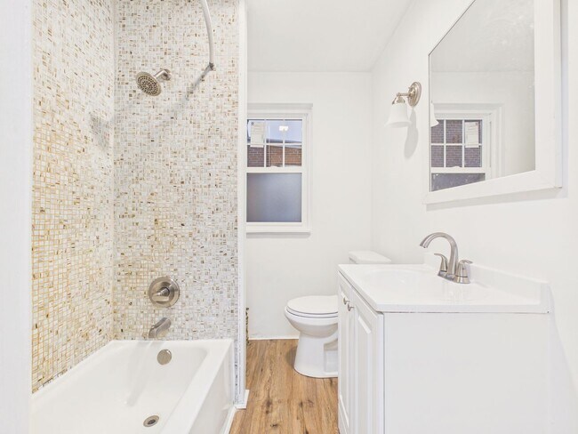 Building Photo - Charming 2 Bedroom Single Family on Penn St