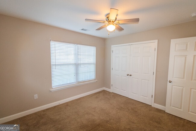 Building Photo - 173 Stillwater Dr