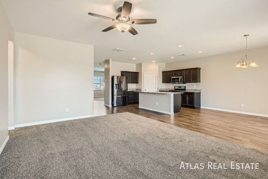 Building Photo - 4518 W Saddlebush Way