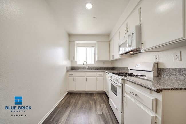 Building Photo - 5121 Klump Ave