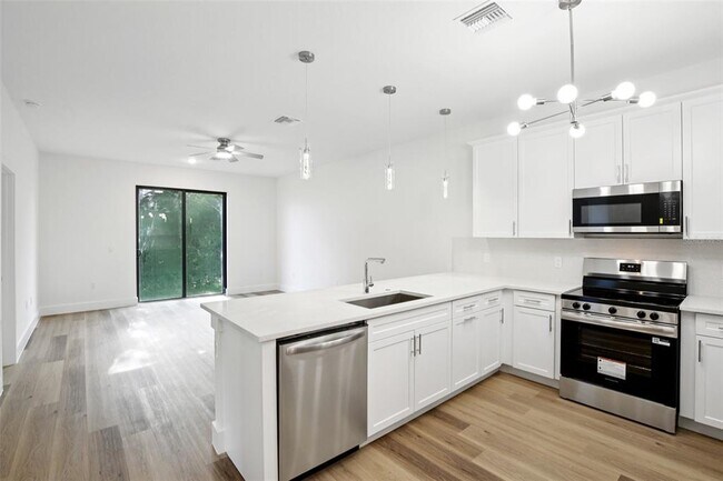 Building Photo - 10368 Port Everglades St