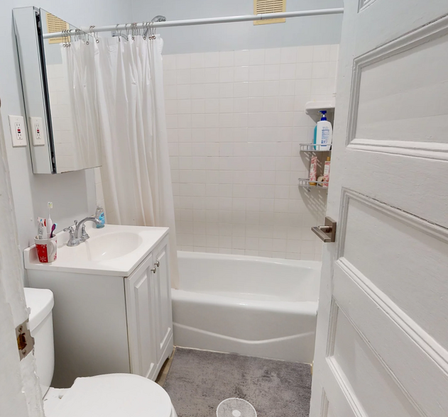 Apt #2L - 147 Columbia St
