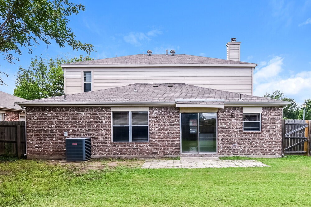 Building Photo - 3304 Creekwood Dr