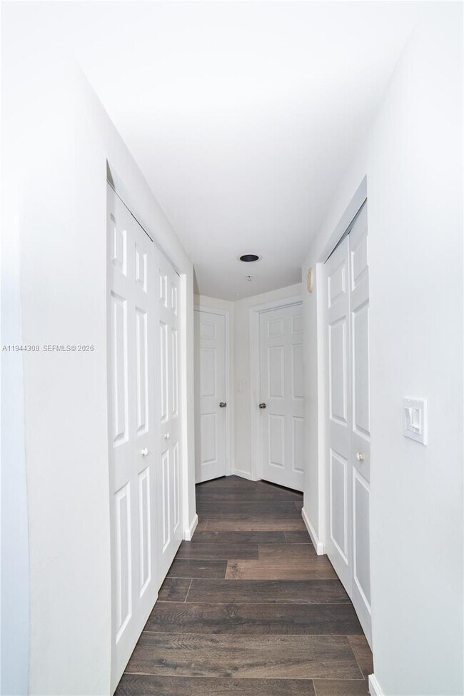 Building Photo - 17150 N Bay Rd