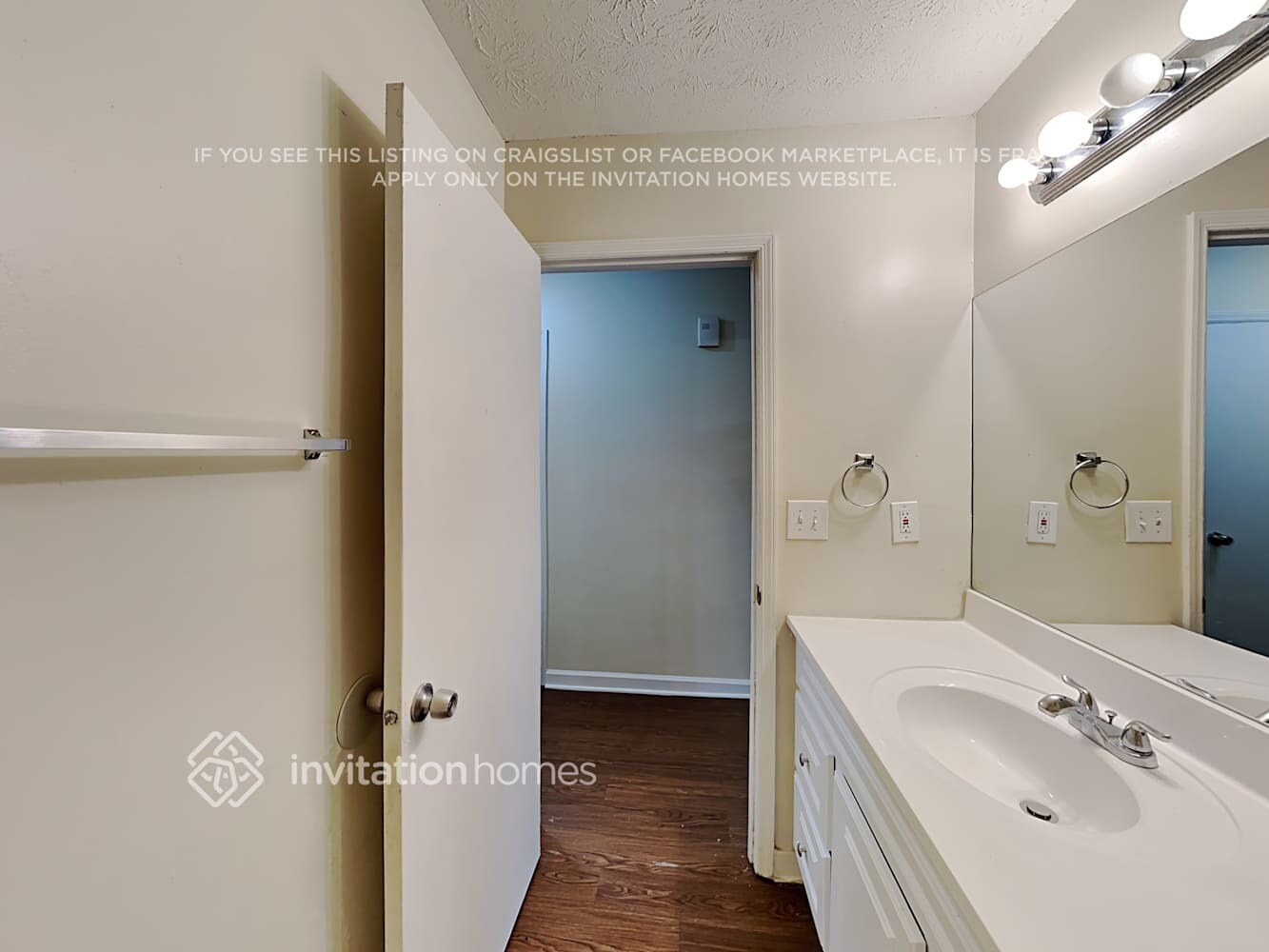 Building Photo - 614 Oxford Hall Dr SW