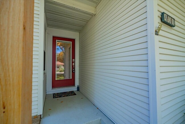 Building Photo - 401 Merrill Crest Dr