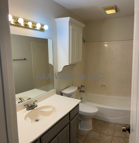 Building Photo - 16128 Monica Dr