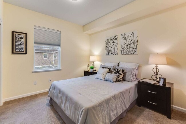 Building Photo - Stunning Top-Floor Condo with Open Layout,...