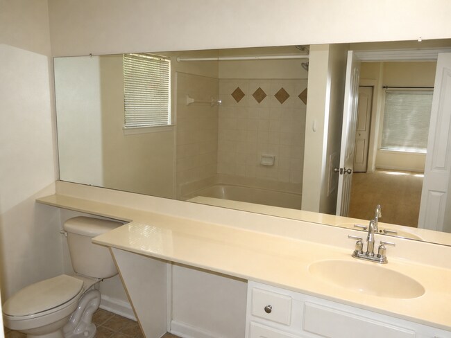 Building Photo - 2 bed 2 bath condo - South Tampa