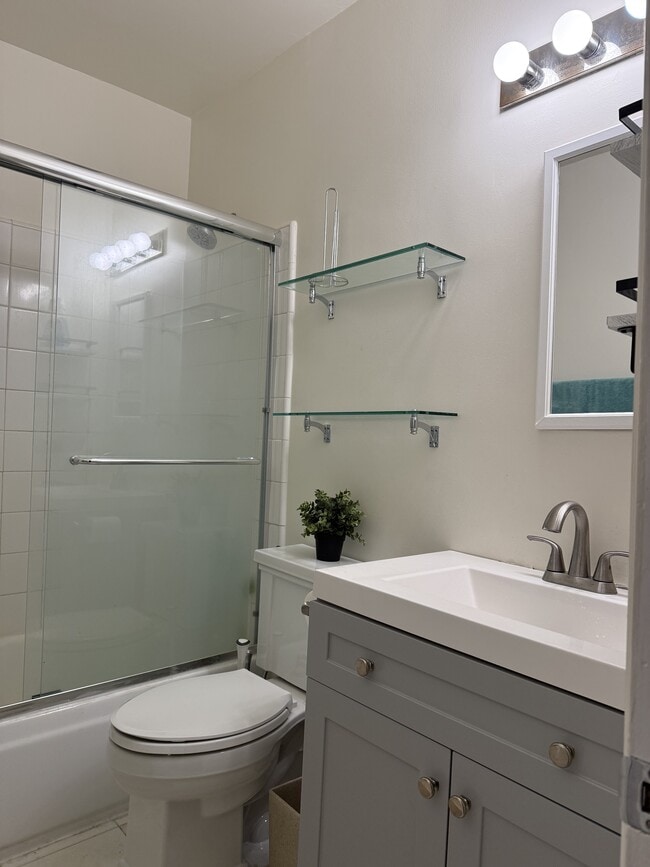 Building Photo - 11652 Chenault St