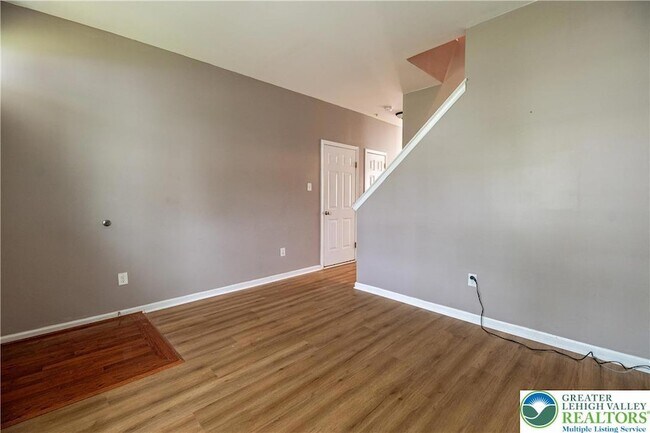 Building Photo - 955 King Way
