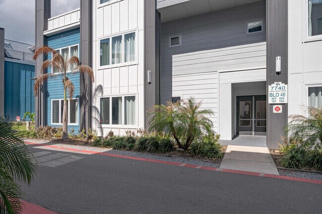 Building Photo - 7740 Sandy Ridge Dr