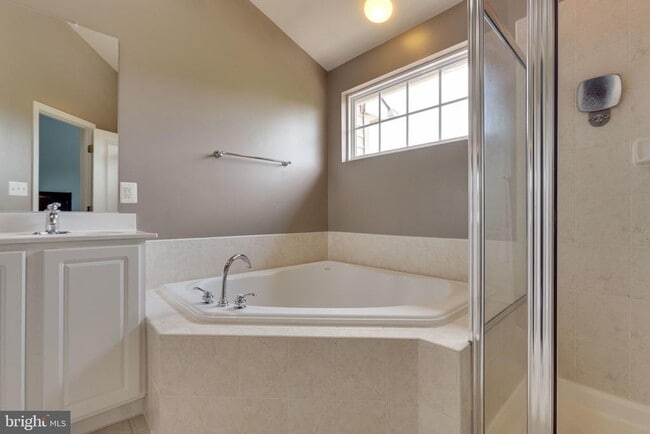 Building Photo - 43237 Highgrove Terrace