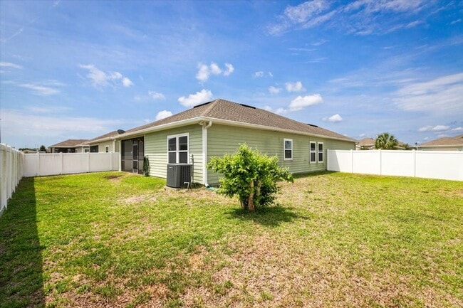 Building Photo - Beautiful 3/2 with Fully Fenced Backyard a...
