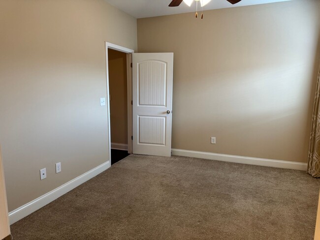 Building Photo - 3 BR Bellevue Townhome in Harpeth Park