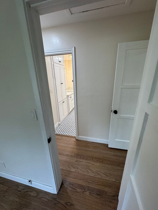 Building Photo - Beautiful 3 bedroom 2 bath Pool Home...  this one is a SHOW STOPPER