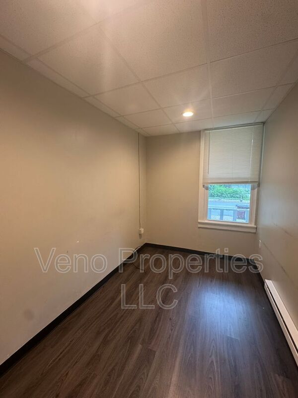 Building Photo - 221 Spring Ave