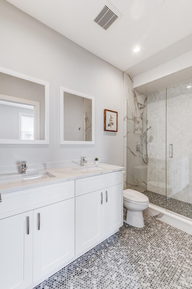 Building Photo - 1011 Bennington St