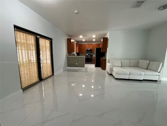 Building Photo - 13201 SW 274th Terrace