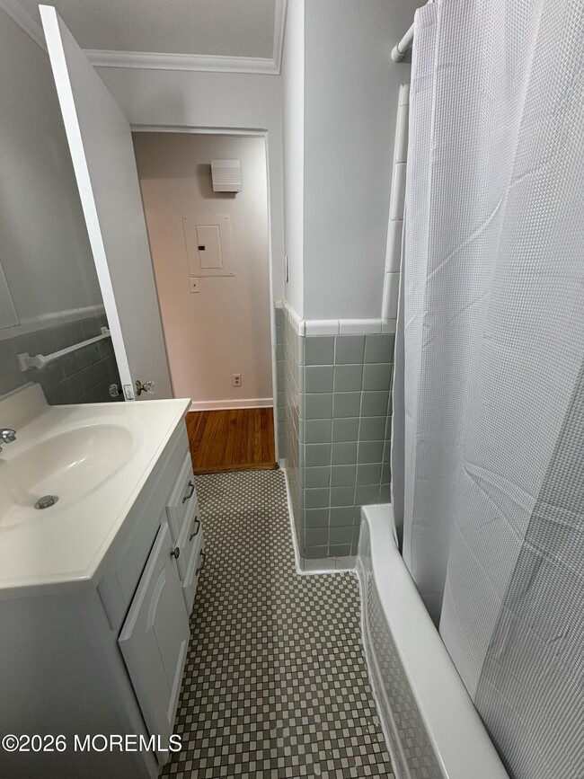 Building Photo - 75 Manor Dr