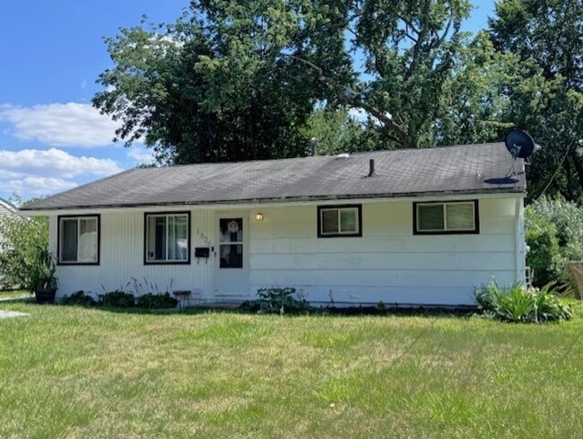 Building Photo - NICE THREE BEDROOM RANCH WITH GARAGE