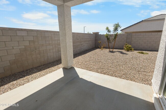 Building Photo - 18351 W Hackamore Dr