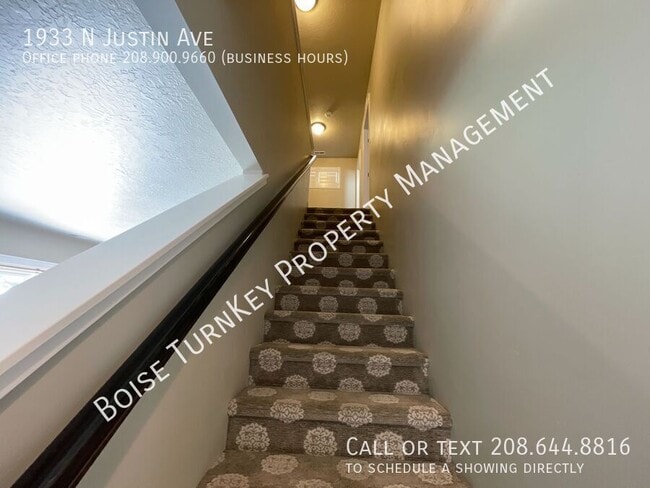 Building Photo - 1933 N Justin Ave