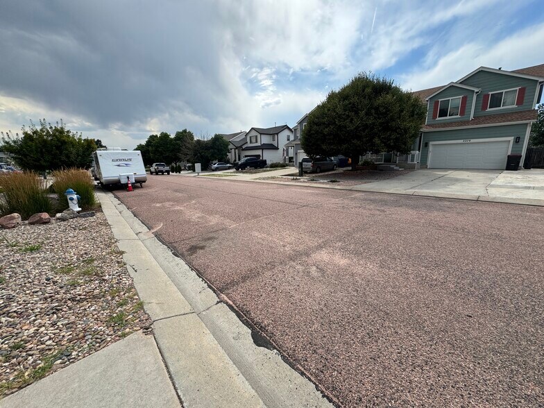Building Photo - 2271 Woodpark Dr