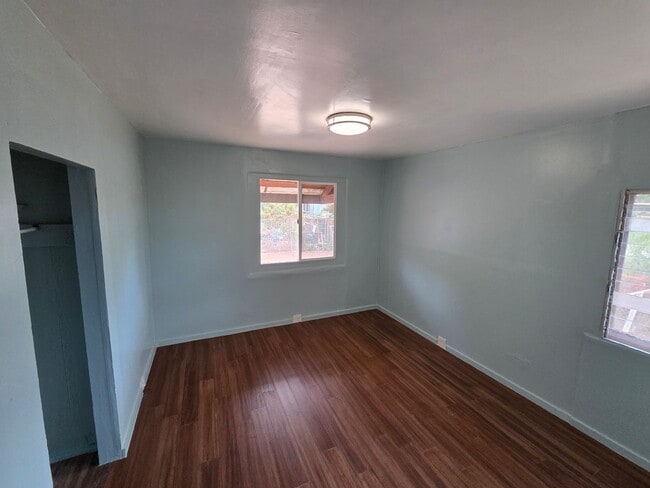 Building Photo - Spacious 2 Bedroom | 1 Bath Duplex