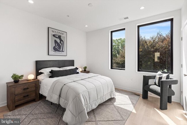 Building Photo - 261 Delmar St