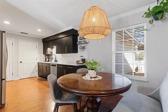 Building Photo - 3909 Holt Dr