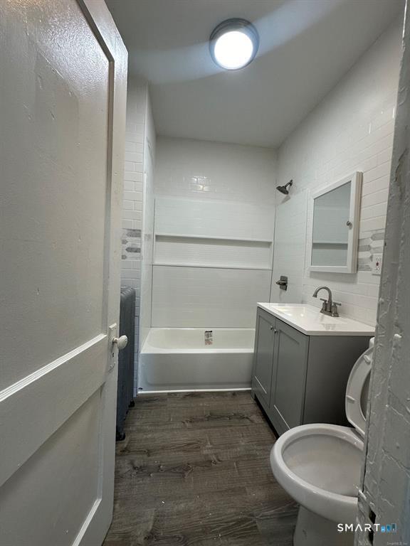 Building Photo - 165 Martin St