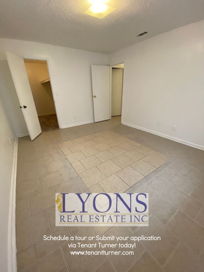 Building Photo - 1026 S Gordon Ave