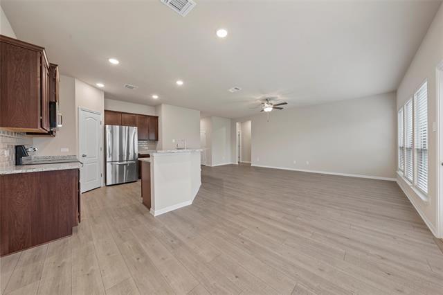 Building Photo - 7445 Gdn Gln Dr
