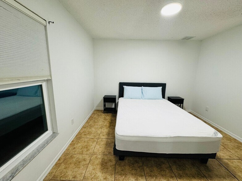 Private Master Room - 536 Cheshire Way