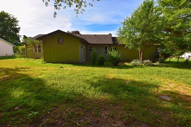 Building Photo - 3 Bed 2.5 Bath in Penn School District