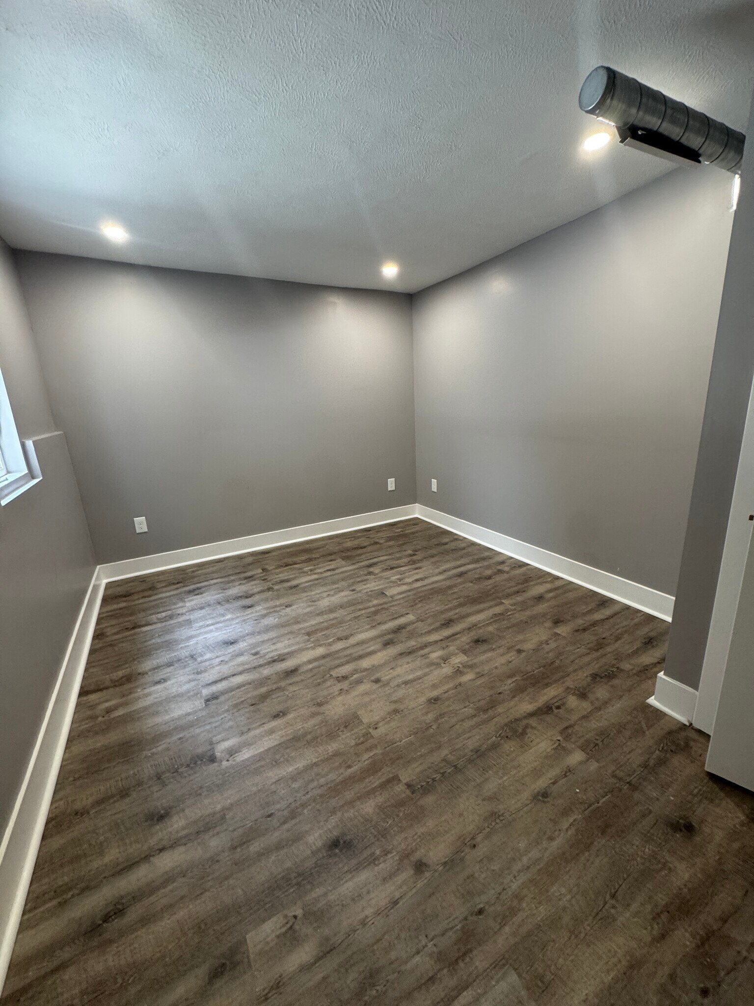 Building Photo - 352 Ermine Way