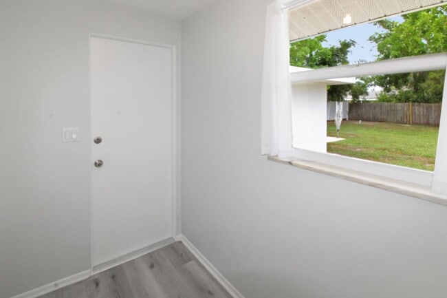 Building Photo - Nokomis Annual Home for Rent