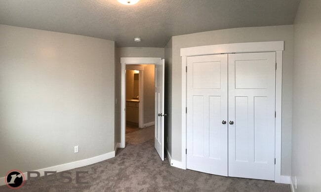 Building Photo - Beautiful Edge Townhome in Bluffdale