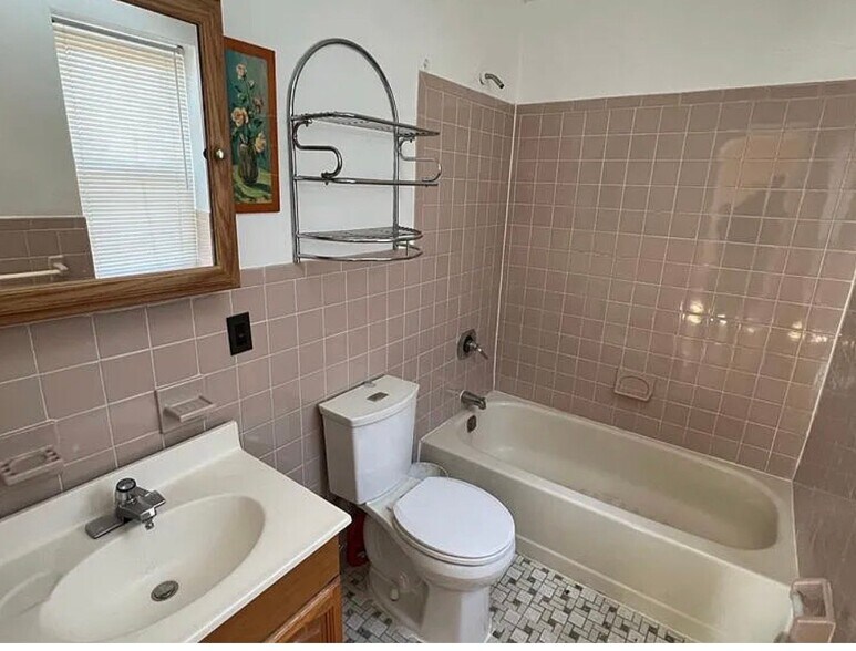 Building Photo - 1772 Hammersley Ave