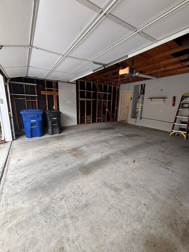 Building Photo - 2 Bedroom 2 Bathroom Condo Living in Great Community Located At West Village Of Singing Hills HOA.