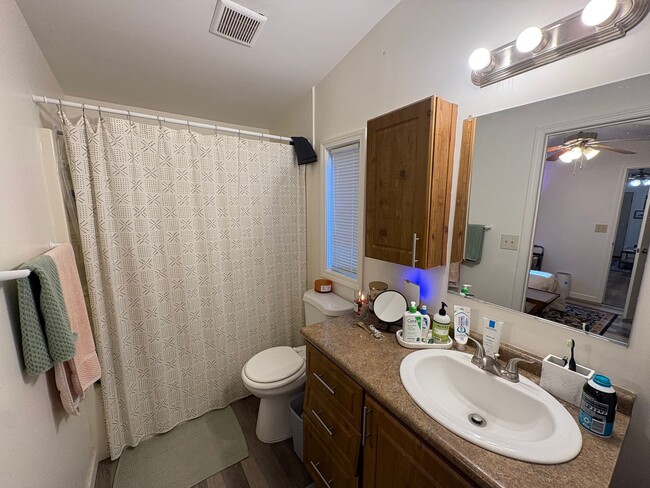 Building Photo - 910 Cedar Village Ln