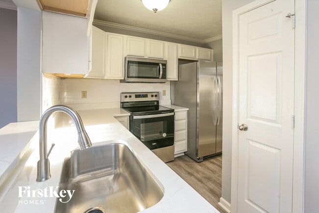 Building Photo - 6747 Wimbledon Dr